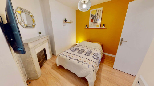 Room in Rue Pasteur, Pau for 106 m² with 6 bedrooms