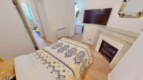Room in Rue Pasteur, Pau for 106 m² with 6 bedrooms