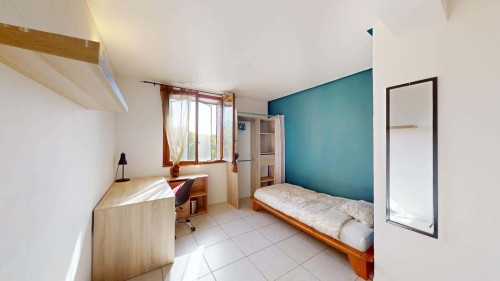 Room in Avenue de la Trillade, Avignon for 94 m² with 4 bedrooms