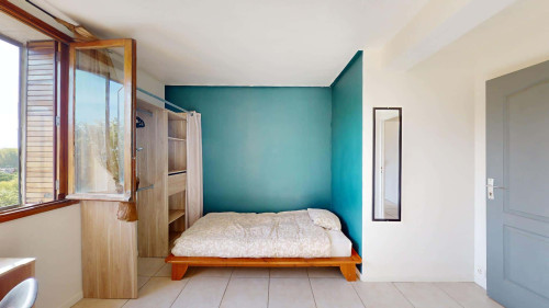Room in Avenue de la Trillade, Avignon for 94 m² with 4 bedrooms