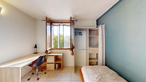 Room in Avenue de la Trillade, Avignon for 94 m² with 4 bedrooms