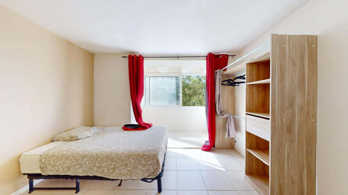 Room in Avenue de la Trillade, Avignon for 94 m² with 4 bedrooms
