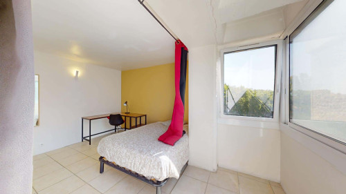 Room in Avenue de la Trillade, Avignon for 94 m² with 4 bedrooms