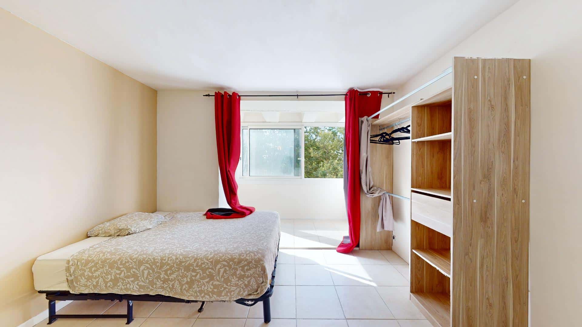 Room In Avenue De La Trillade, Avignon For 94 M² With 4 Bedrooms - 1