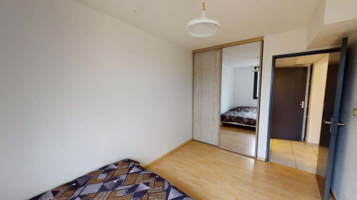 Room in Place des Géants, Grenoble for 123 m² with 5 bedrooms