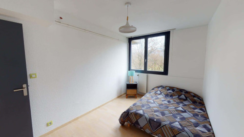 Room in Place des Géants, Grenoble for 123 m² with 5 bedrooms