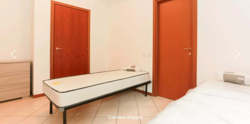 Letto 2 in affitto in appartamento con 5 camere da letto, Sesto San Giovanni