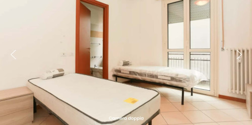 Letto 2 in affitto in appartamento con 5 camere da letto, Sesto San Giovanni