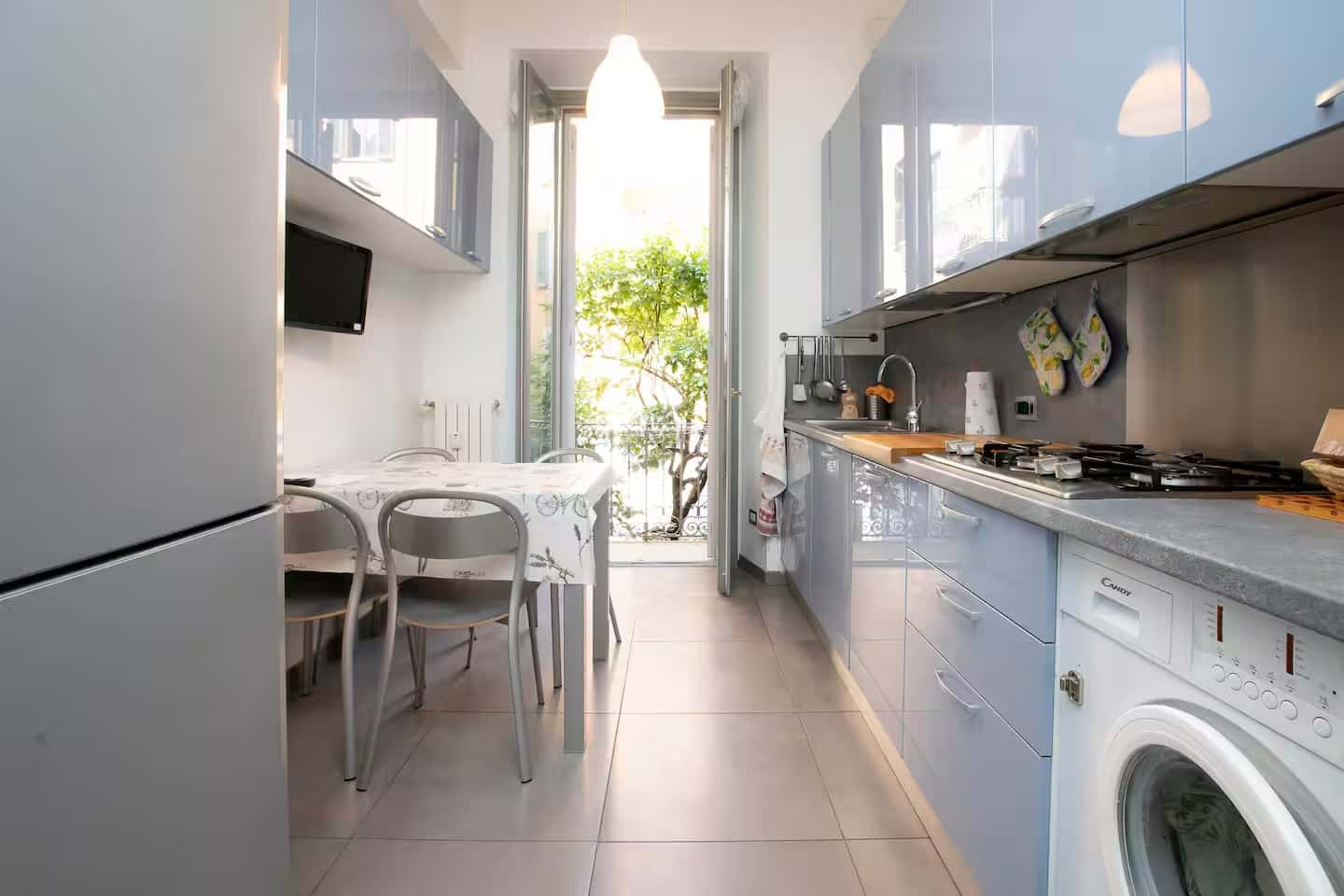 Apartment In Via Luigi Settembrini, Milano For 110 M² With 2 Bedrooms - 1