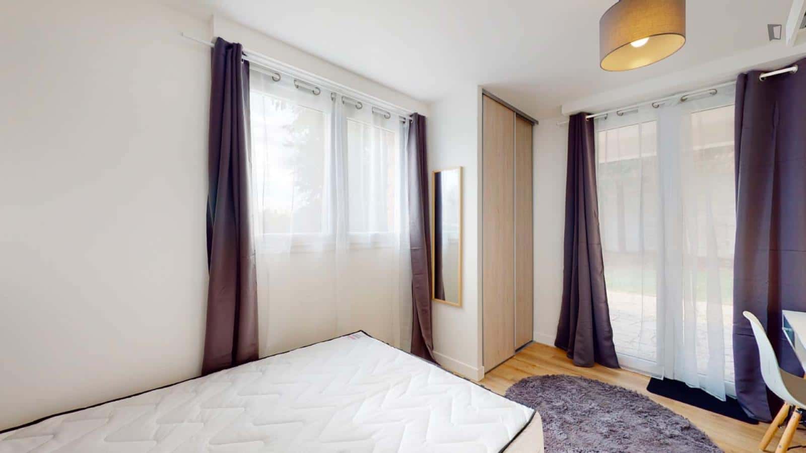 Room In Avenue D'Auray, Nantes For 300 M² With 11 Bedrooms - 1