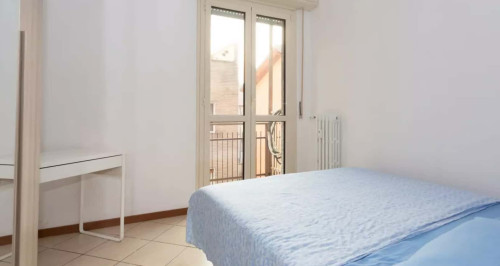 Stanza 1 in appartamento con 4 camere a Sesto San Giovanni