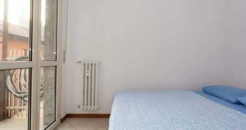 Stanza 1 in appartamento con 4 camere a Sesto San Giovanni