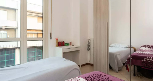 Posto letto in camera condivisa in appartamento con 4 camere a Sesto San Giovanni