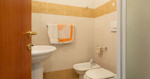 stanza 1 in appartamento con 4 camere a Sesto San Giovanni
