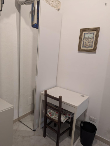 Single bedroom, with private bathroom, in 4-bedroom apartment