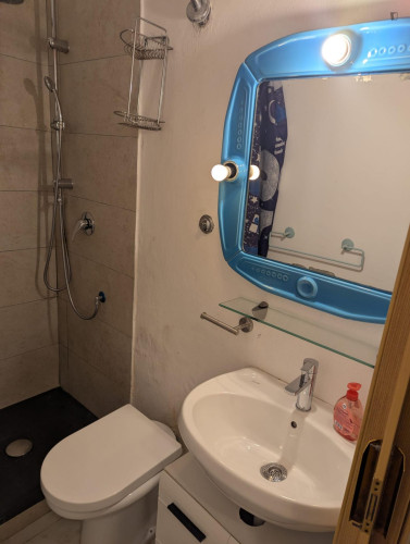 Single bedroom, with private bathroom, in 4-bedroom apartment - Gallery - 5