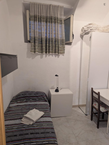 Single bedroom, with private bathroom, in 4-bedroom apartment