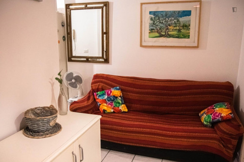 Single bedroom, with private bathroom, in 4-bedroom apartment - Gallery - 7