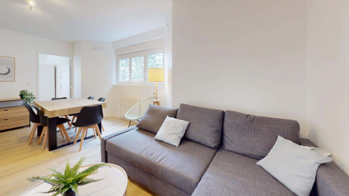 Room in Avenue du 25ème Régiment de Tirailleurs Sénégalais, Lyon for 77 m² with 5 bedrooms - Gallery - 8
