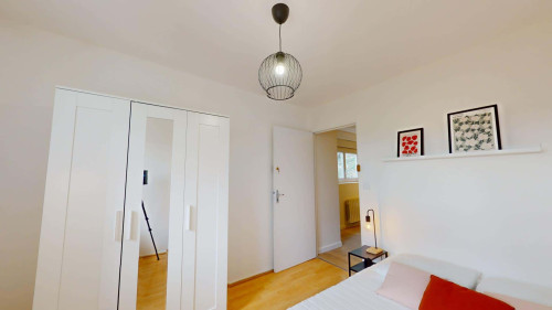 Room in Avenue du 25ème Régiment de Tirailleurs Sénégalais, Lyon for 77 m² with 5 bedrooms