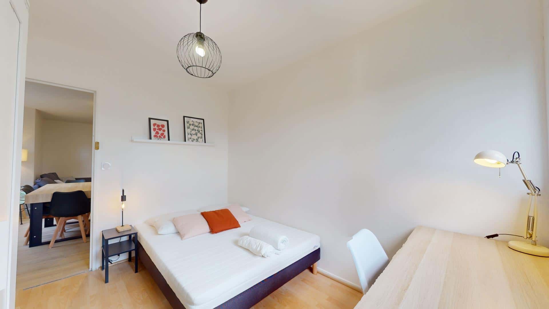 Room In Avenue Du 25ème Régiment De Tirailleurs Sénégalais, Lyon For 77 M² With 5 Bedrooms - 1