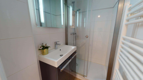 Room in Rue Delandine, Lyon for 98 m² with 6 bedrooms