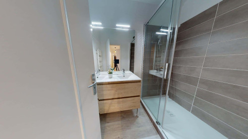 Room in Rue Delandine, Lyon for 98 m² with 6 bedrooms