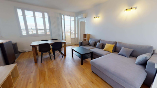 Room in Rue Professeur Joseph Nicolas, Lyon for 80 m² with 4 bedrooms