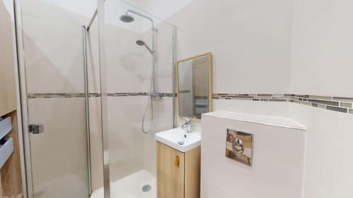 Room in Rue de la Vieille, Lyon for 75 m² with 4 bedrooms - Gallery - 12