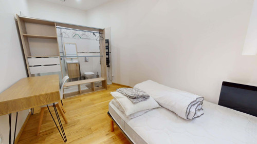 Room in Rue de la Vieille, Lyon for 75 m² with 4 bedrooms - Gallery - 16
