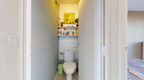 Room in Rue des Érables, Lyon for 82 m² with 3 bedrooms