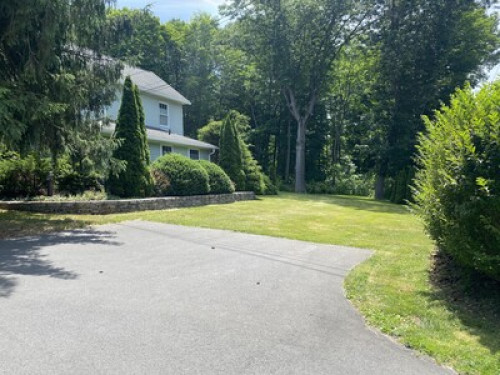 COUNTRY HOUSE NEAR TOWN