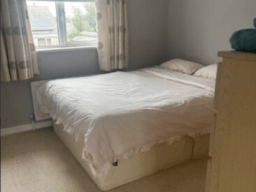 HOUSE SHARE 