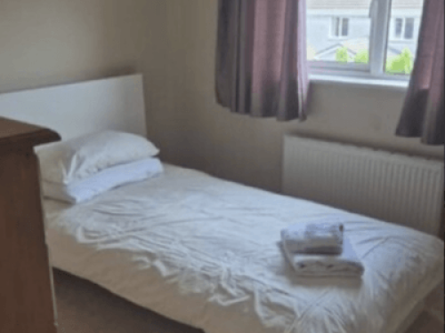 HOUSE SHARE 