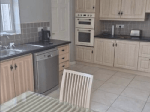 HOUSE SHARE 