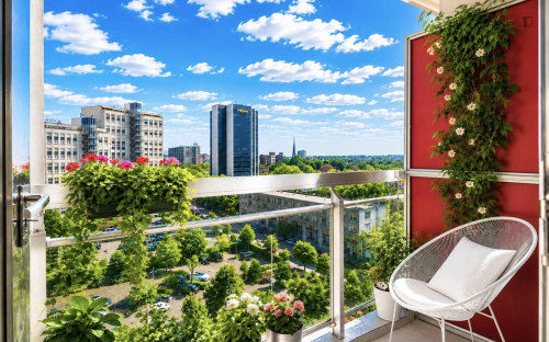  11th-Floor Rotterdam Skyline  Harbour Views  1-Minute Walk to Erasmus University 