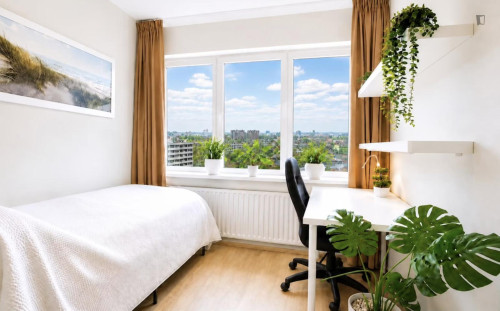  11th-Floor Rotterdam Skyline  Harbour Views  1-Minute Walk to Erasmus University  - Gallery - 9
