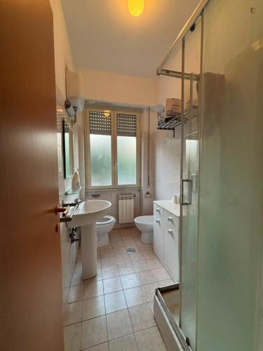 Single Bedroom in a 3-Bedroom Apartment in Rome - Gallery - 13