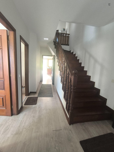 Lovely double bedroom in a 5-bedroom flat - Gallery - 8