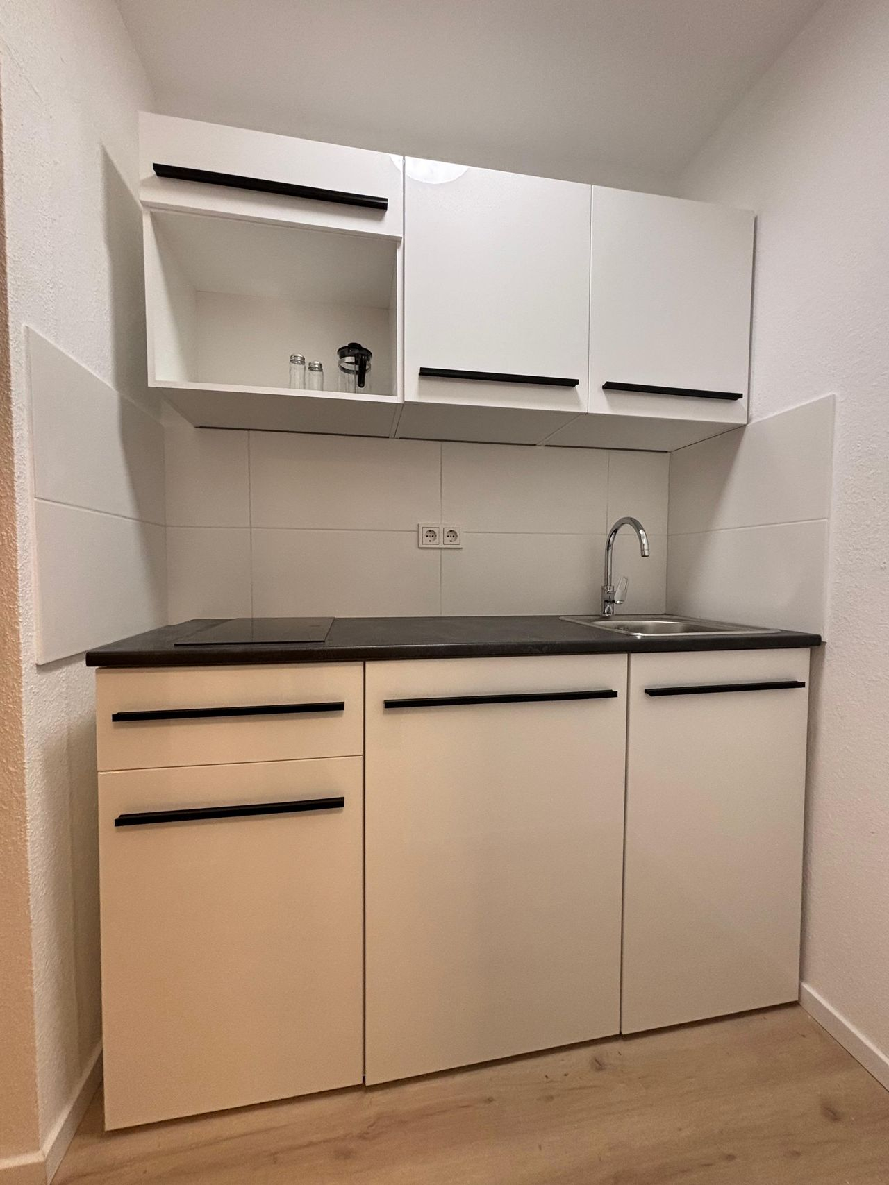 Bright and modern furnished apartment with large rooftop terrace near Saarbrücken Zoo