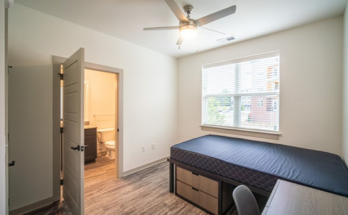Signature Hartwell Village - Gallery - 38