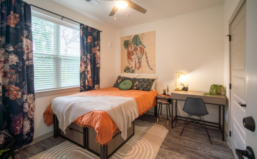 Signature Hartwell Village - Gallery - 37