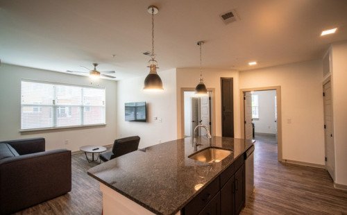 Signature Hartwell Village - Gallery - 31