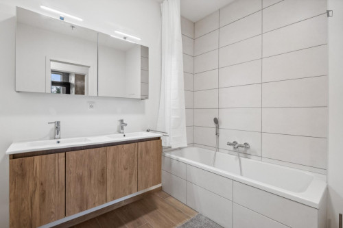 Pleasant single bedroom in a modern shared flat in a well-connected location  - Gallery - 13