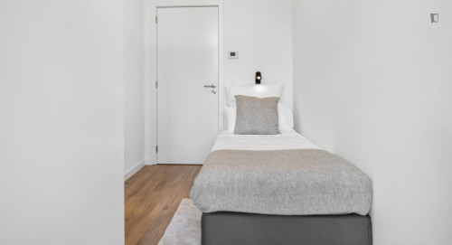 Pleasant single bedroom in a modern shared flat in a well-connected location  - Gallery - 19