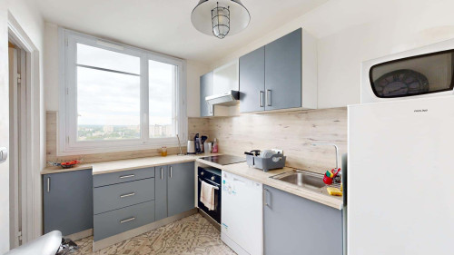 Room in Boulevard Recteur Jean Sarrailh, Pau for 85 m² with 5 bedrooms