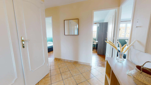 Room in Avenue Pierre Brossolette, Bron for 68 m² with 4 bedrooms - Gallery - 11