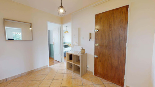 Room in Avenue Pierre Brossolette, Bron for 68 m² with 4 bedrooms