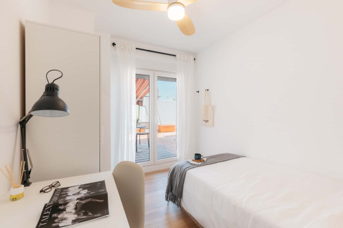 Habitación 4 en Carrer de Totana 14, Valencia