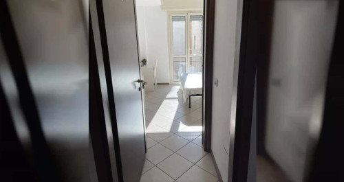 Stanza 2 in appartamento con 4 camere a Sesto San Giovanni